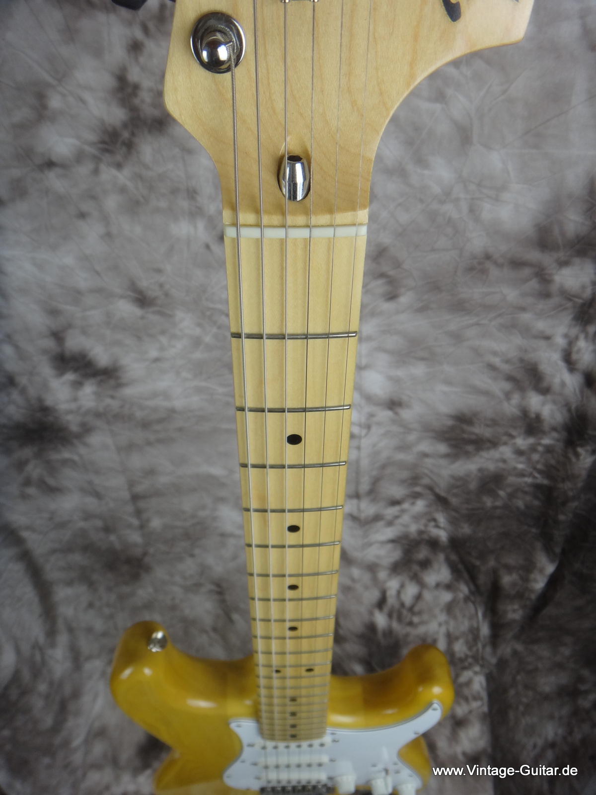 Fender_Stratocaster-70s-Reissue-Japan-natural-1992-007.JPG