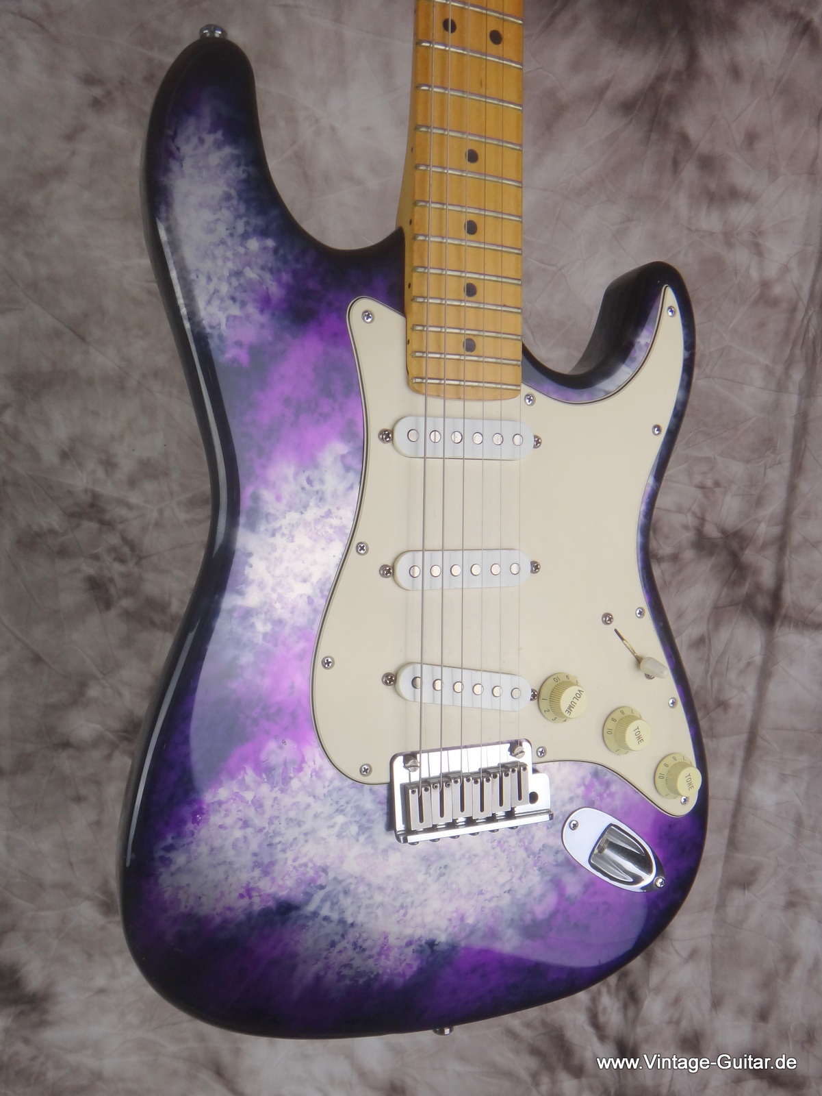 Fender_Stratocaster_1994-Aluminum-Body-pruple-002.JPG