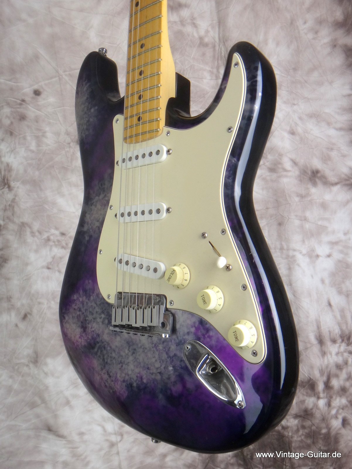 Fender_Stratocaster_1994-Aluminum-Body-pruple-003.JPG