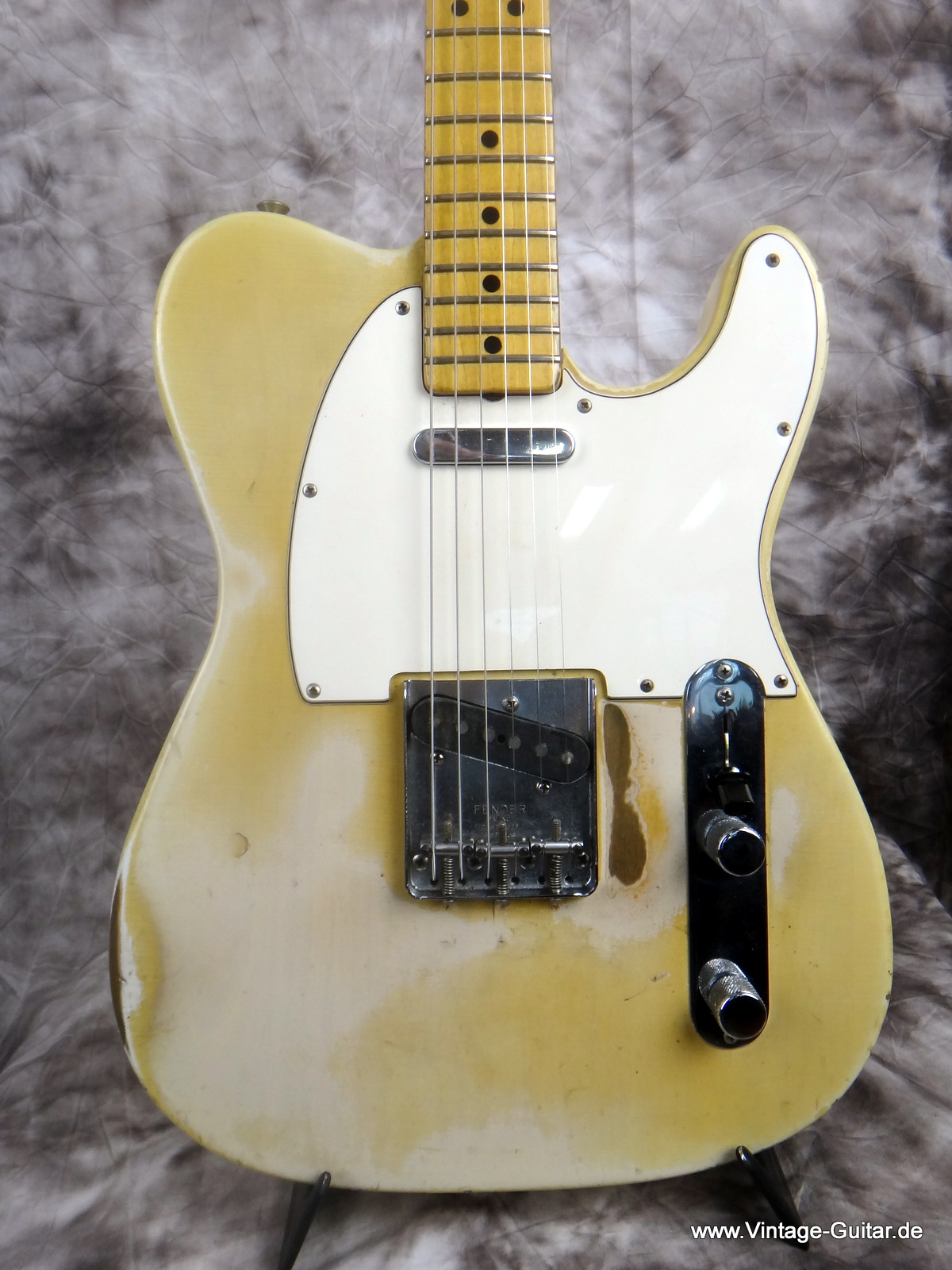 Fender_Telecaster-1972-blonde-002.JPG