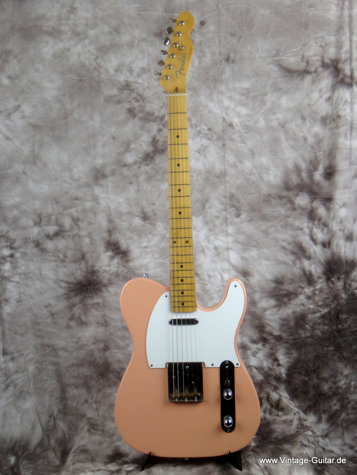 Fender_Telecaster-50s-Resissue-shell-pink-001.JPG