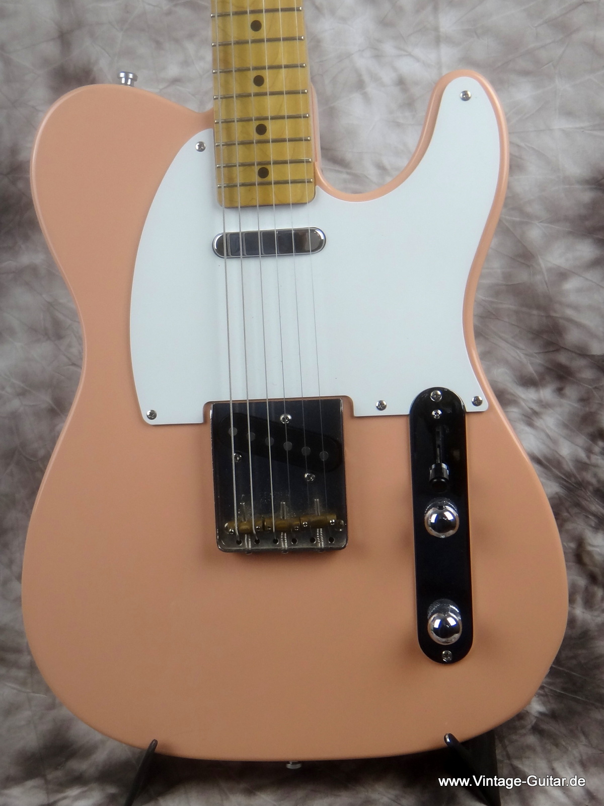 Fender_Telecaster-50s-Resissue-shell-pink-002.JPG