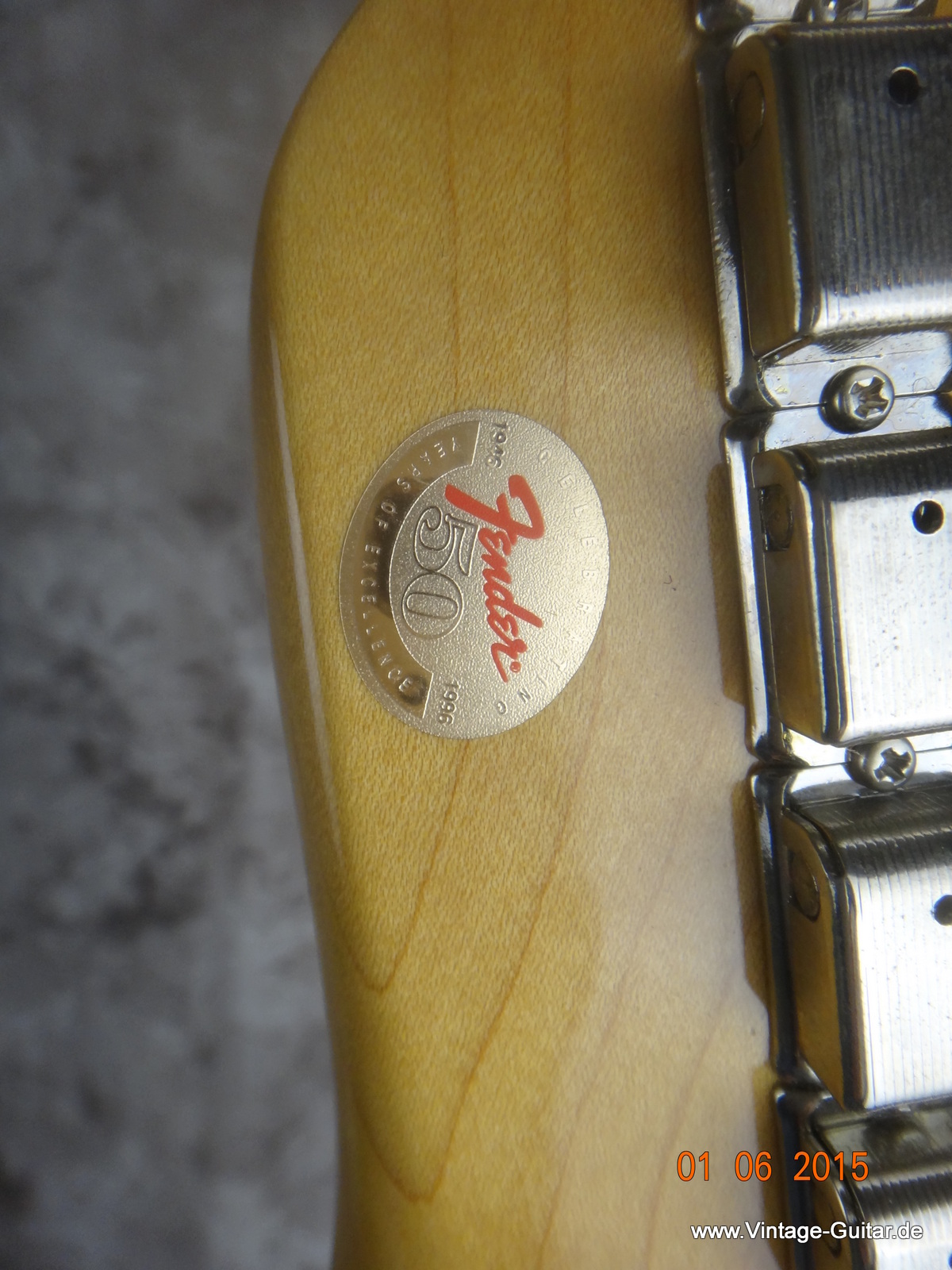 Fender_Telecaster-50s-Resissue-shell-pink-008.JPG