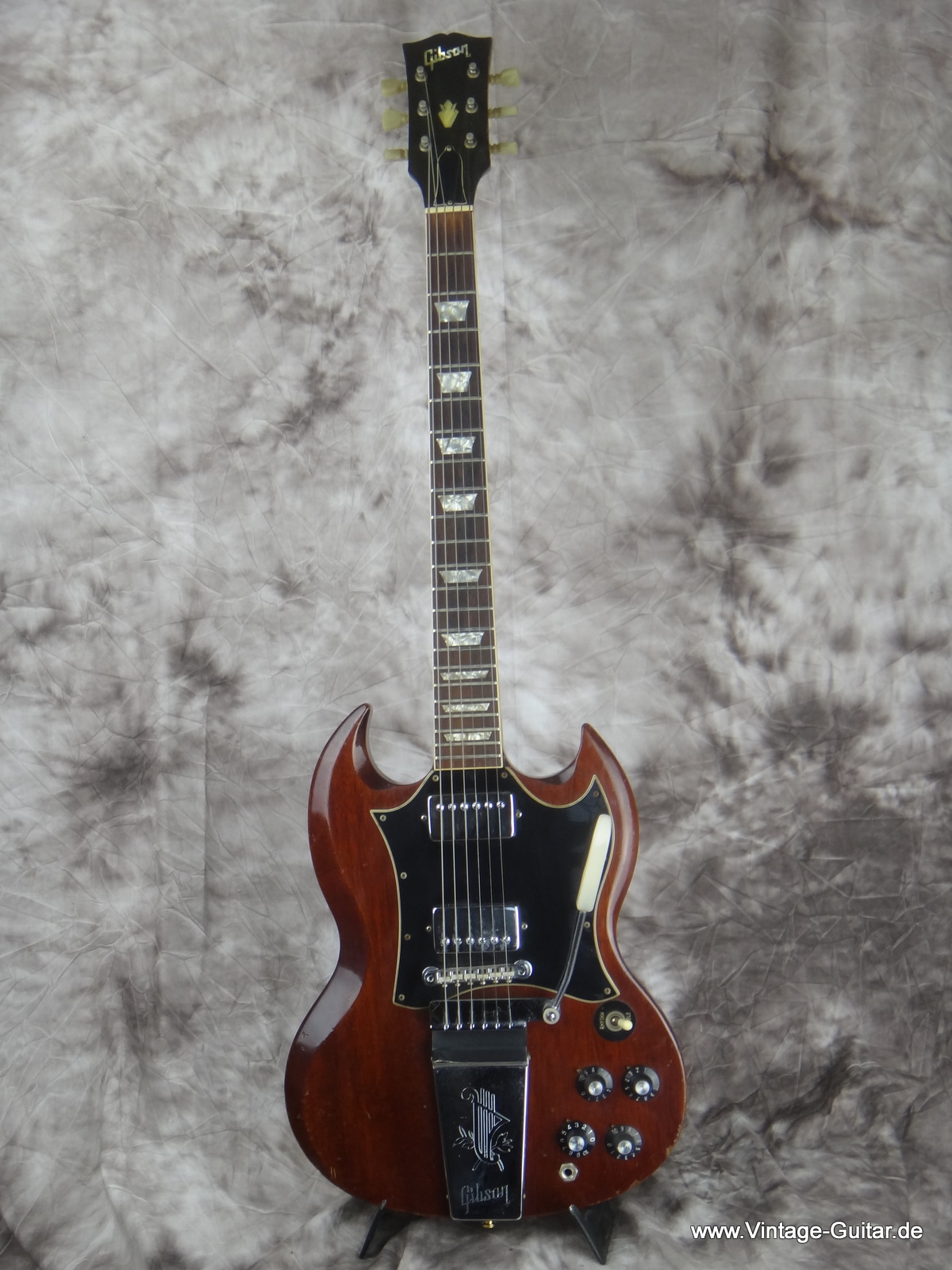 Gibson_SG_Standard-1969-Tremolo-001.JPG