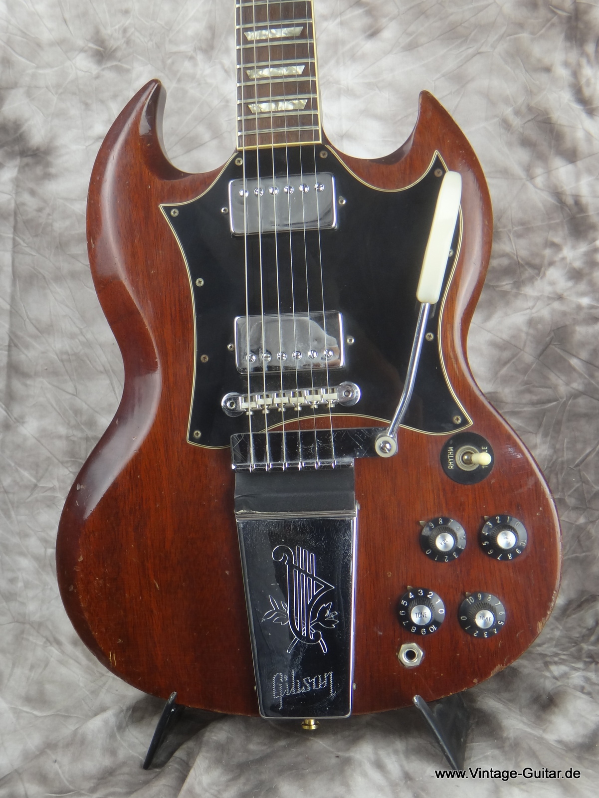 Gibson_SG_Standard-1969-Tremolo-002.JPG
