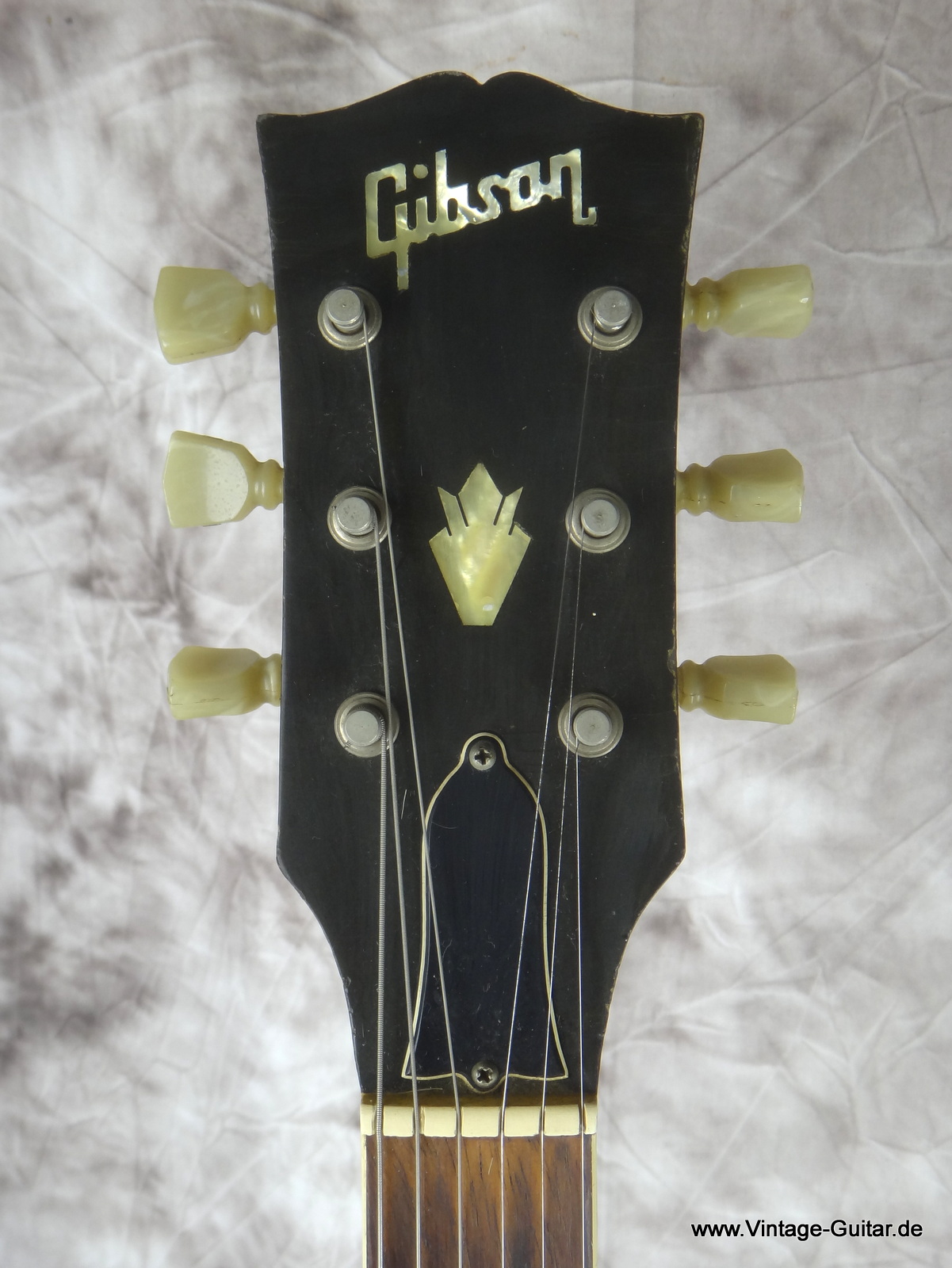 Gibson_SG_Standard-1969-Tremolo-005.JPG