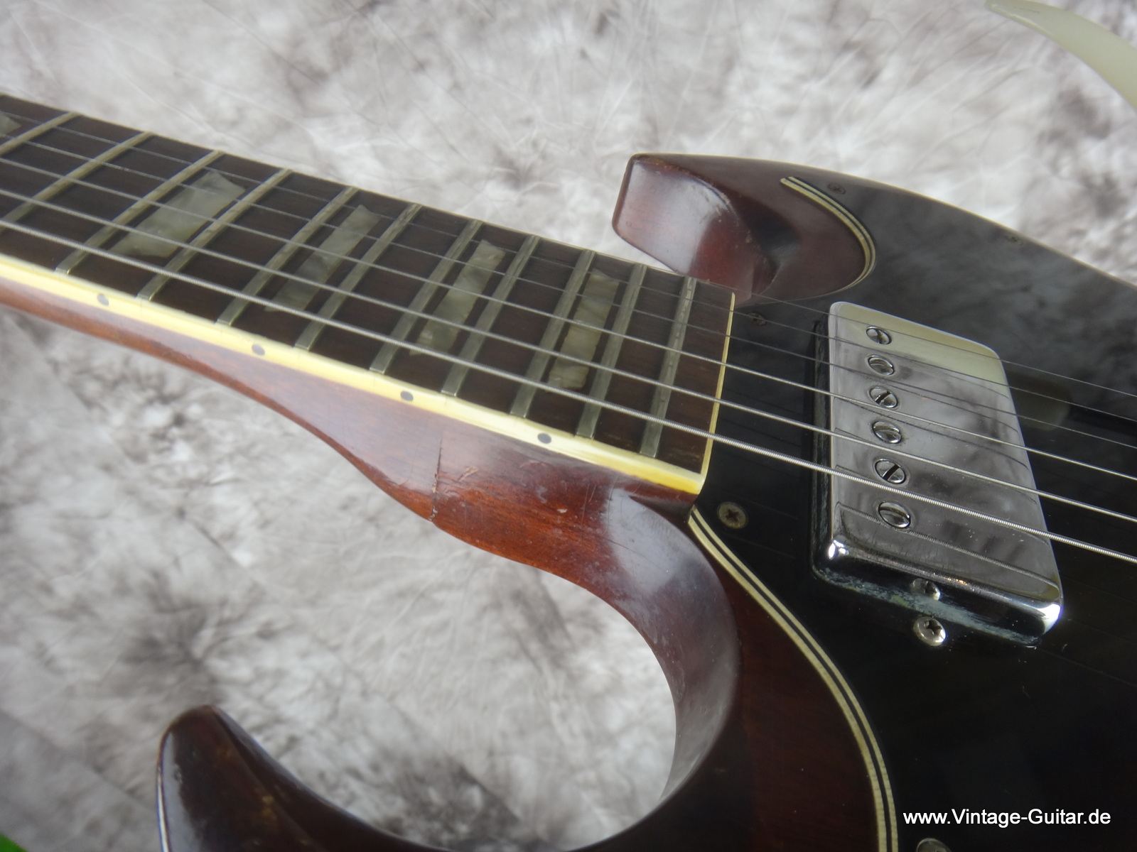 Gibson_SG_Standard-1969-Tremolo-012.JPG
