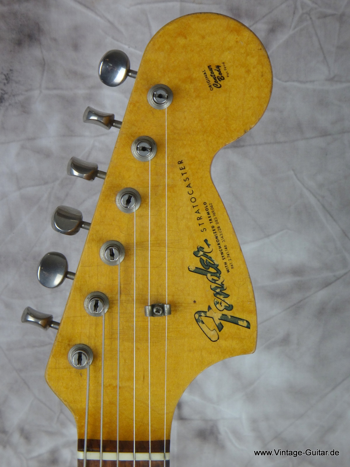 Fender_Stratocaster_1966_sunburst-black-bobbin-pickups-005.JPG
