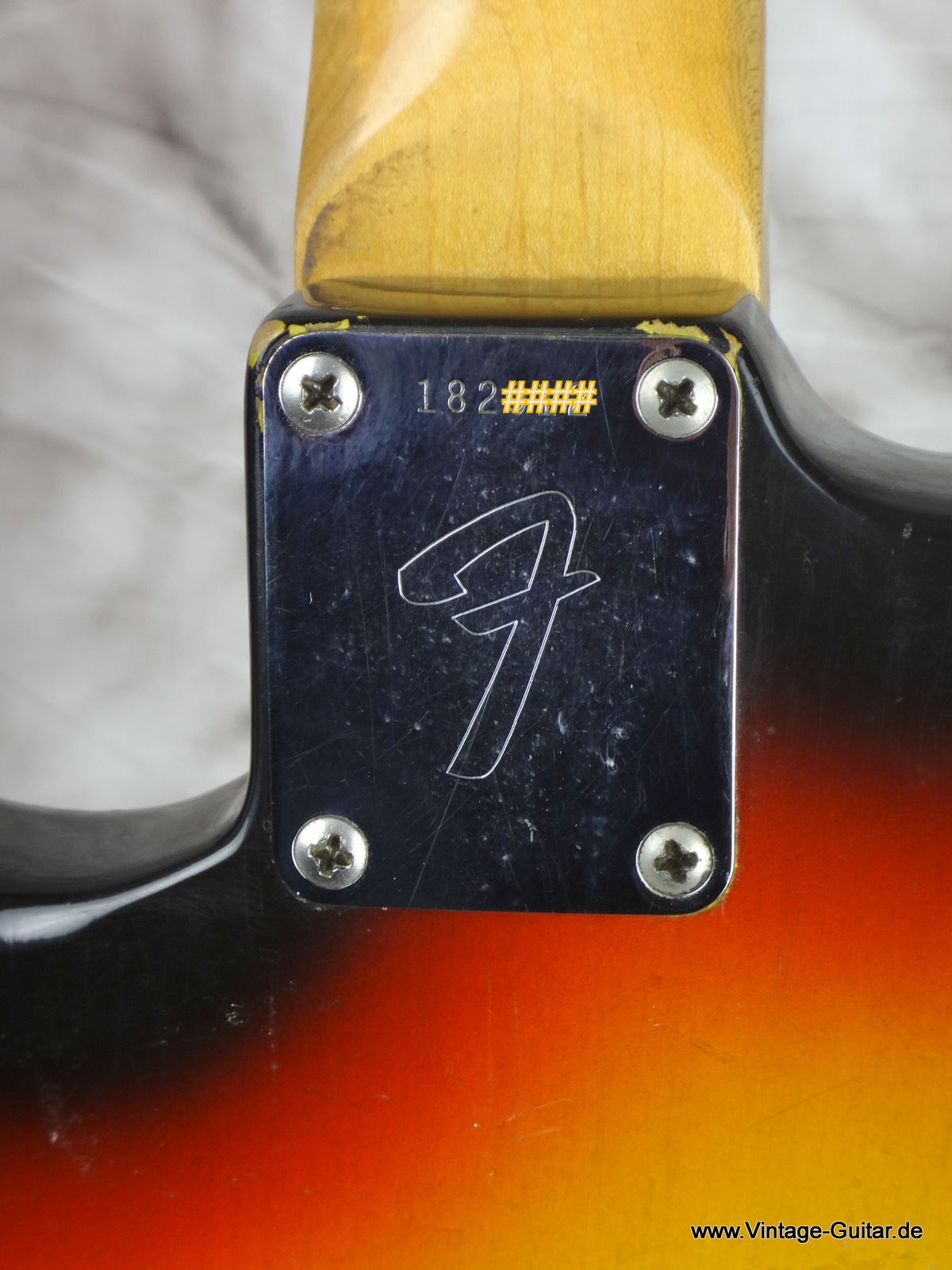 Fender_Stratocaster_1966_sunburst-black-bobbin-pickups-008.JPG