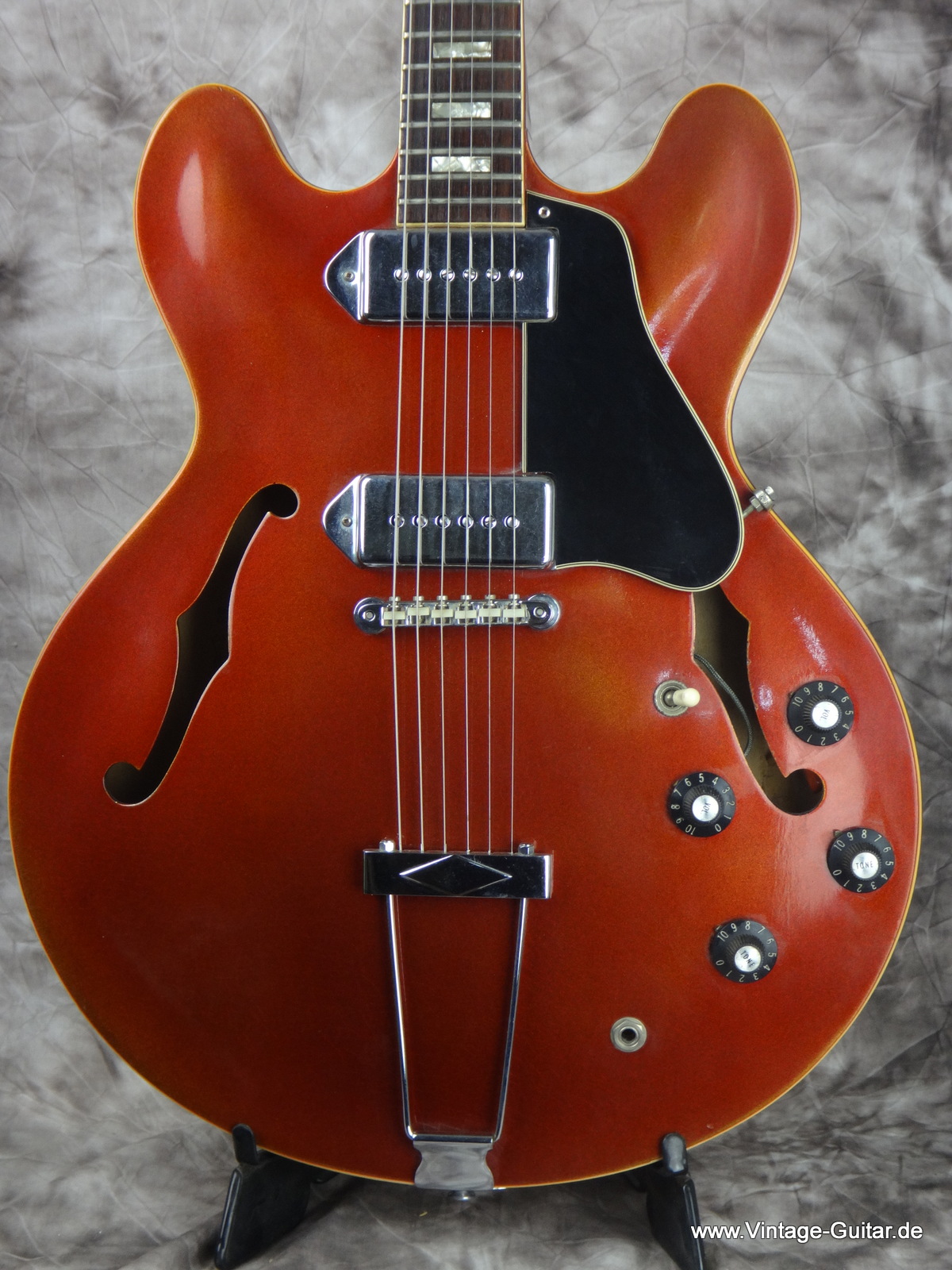 Gibson-ES-330-burgundy-metallic-1969.JPG