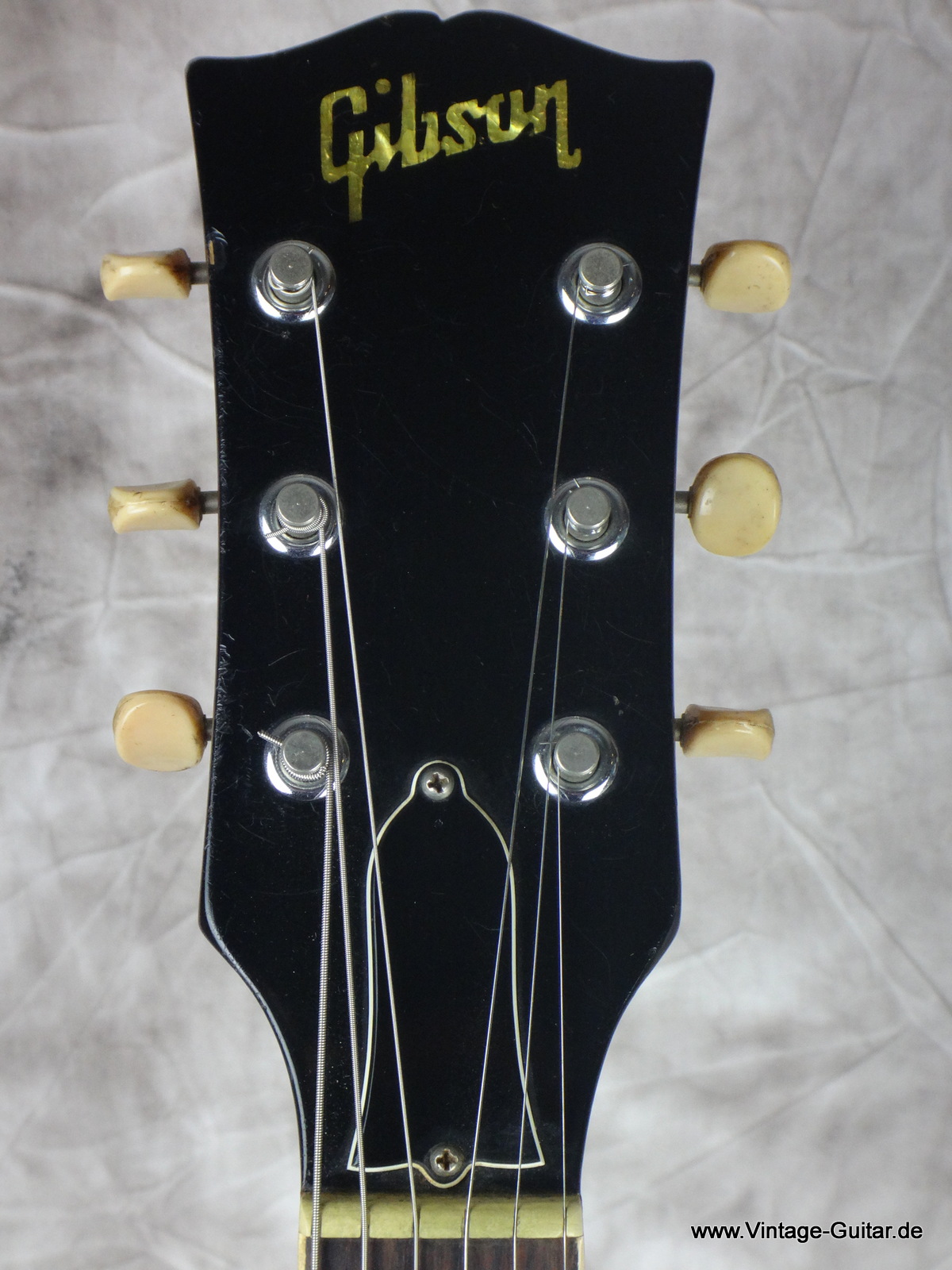 Gibson-ES-330-burgundy-metallic-1970.JPG