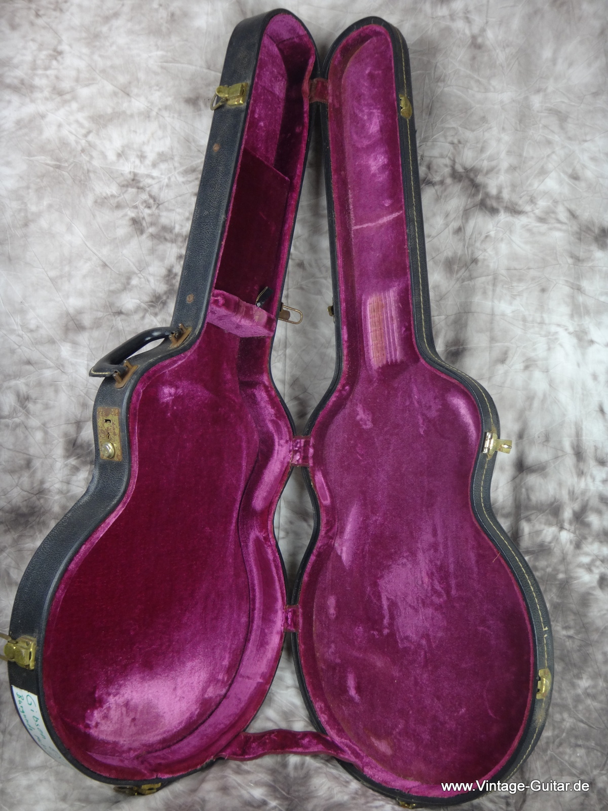 Gibson-ES-330-burgundy-metallic-1975.JPG