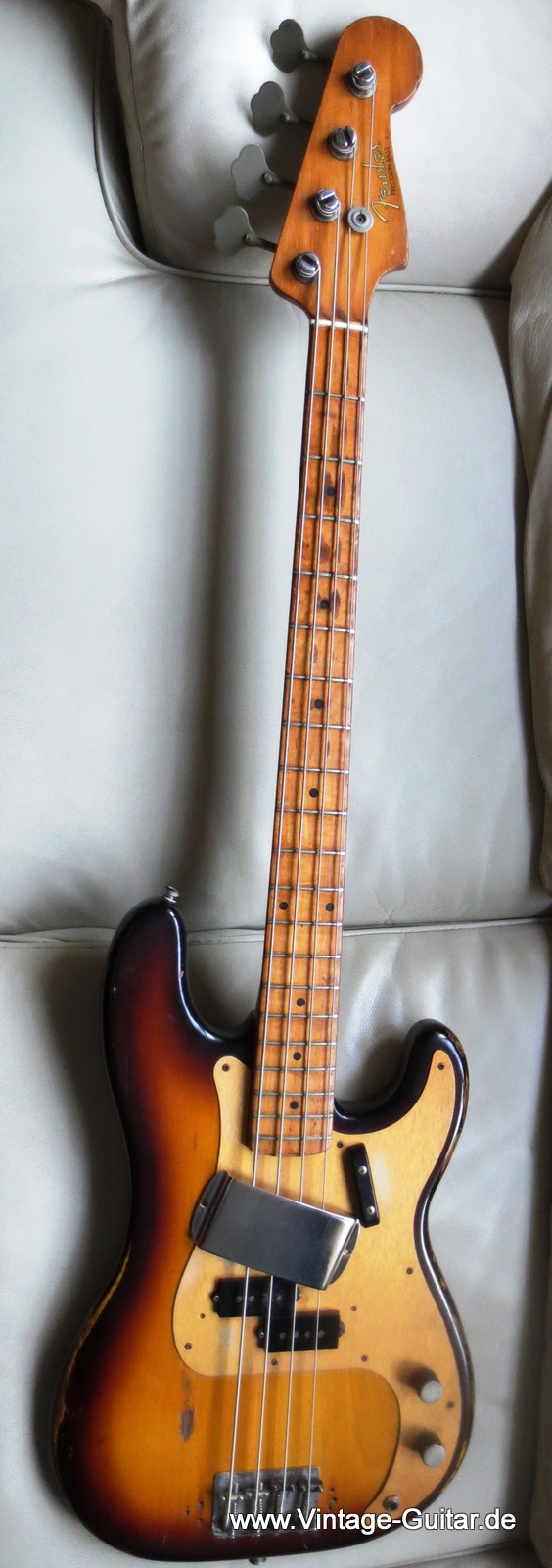 Fender_Precision_Bass_1958-anodized-pickguard-001.JPG