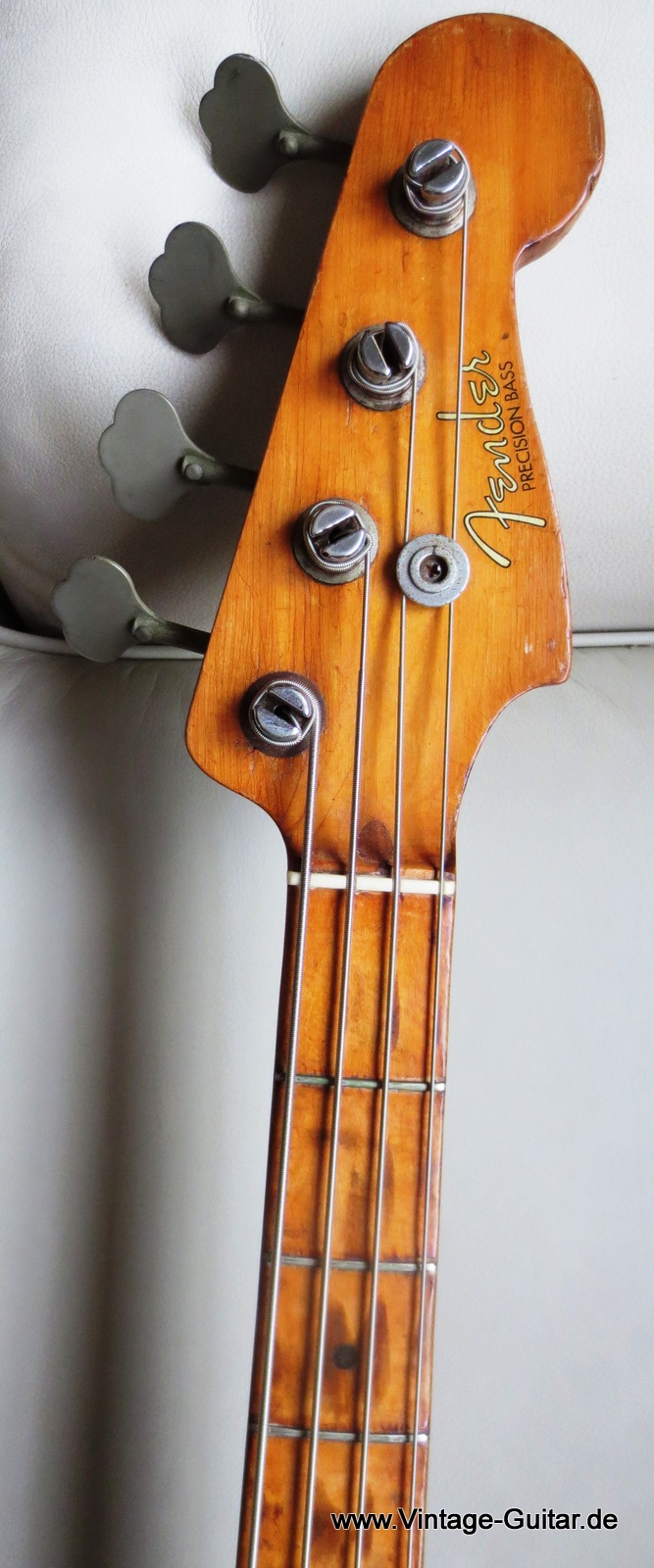 Fender_Precision_Bass_1958-anodized-pickguard-004.JPG