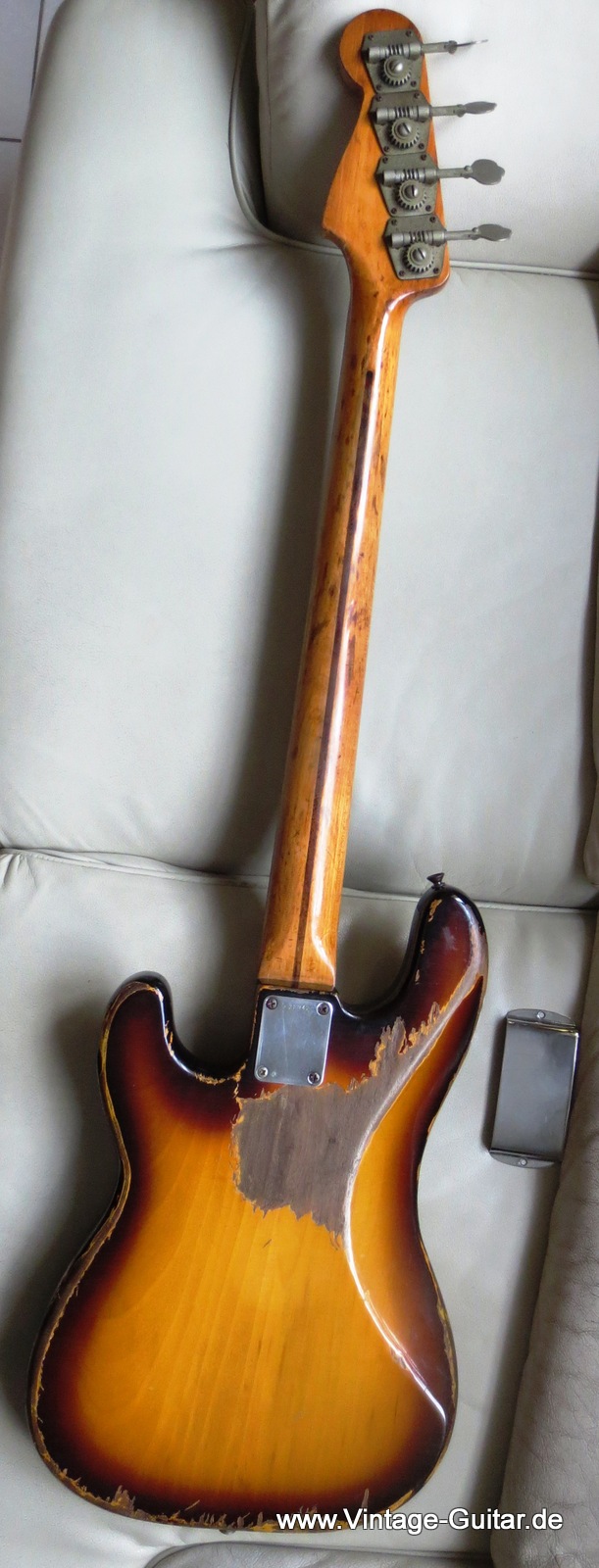 Fender_Precision_Bass_1958-anodized-pickguard-006.JPG