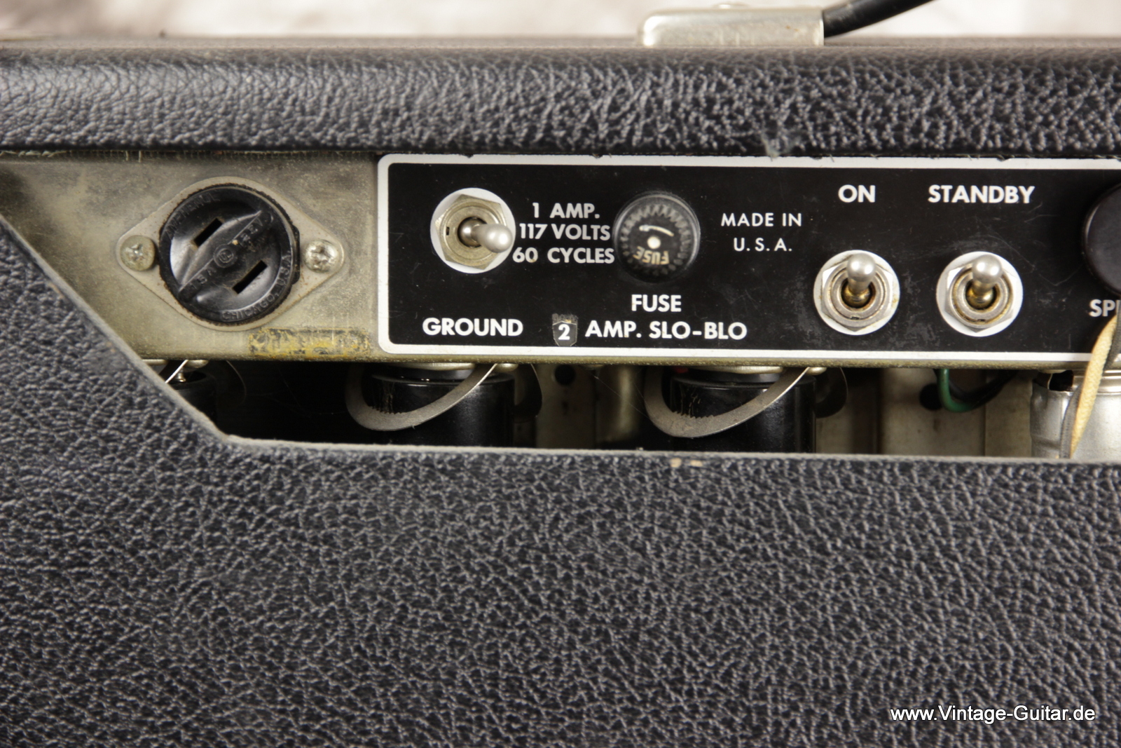 Fender_Deluxe_Reverb_Amp-blackface_1965-007.JPG