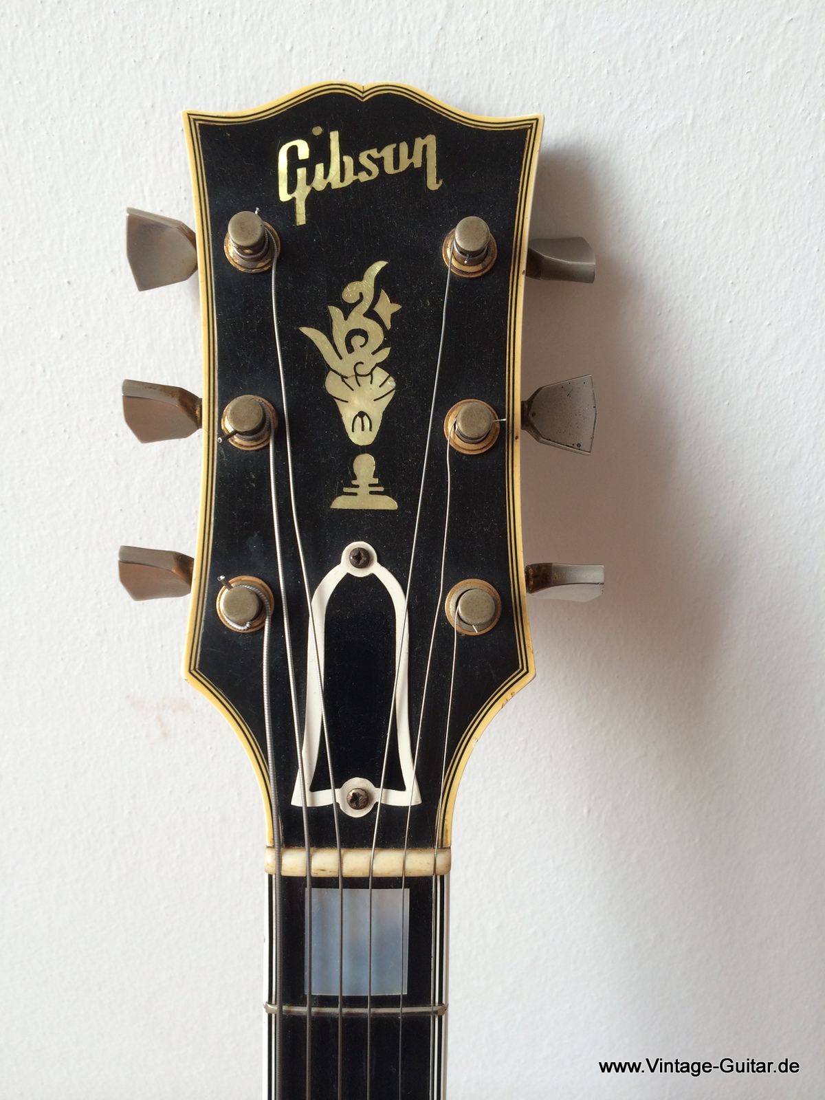 Gibson_Byrdland_1957-natural-alnicos-008.JPG
