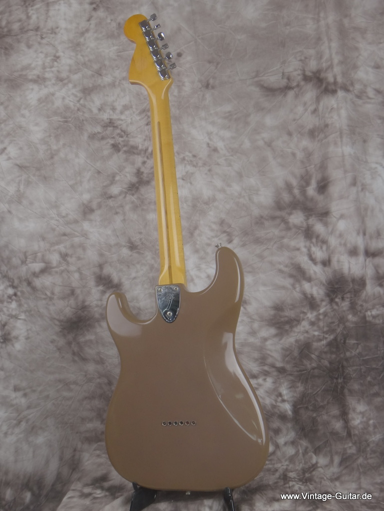 Fender-Stratocaster-1981-sahara-taupe-003.JPG