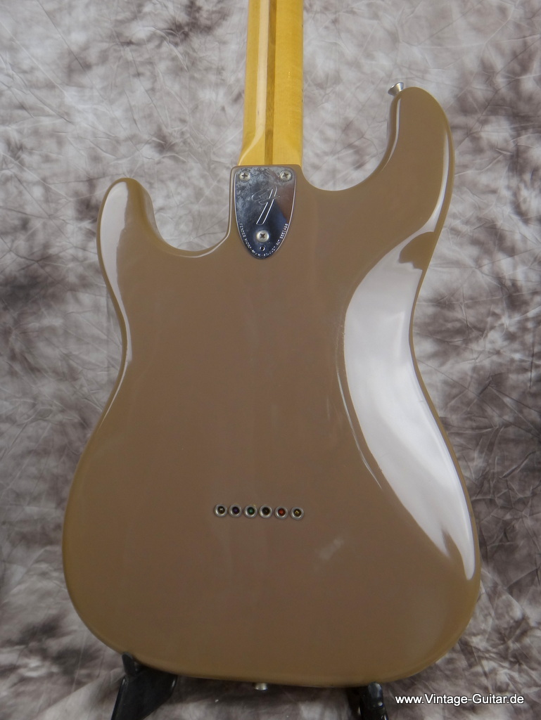 Fender-Stratocaster-1981-sahara-taupe-005.JPG