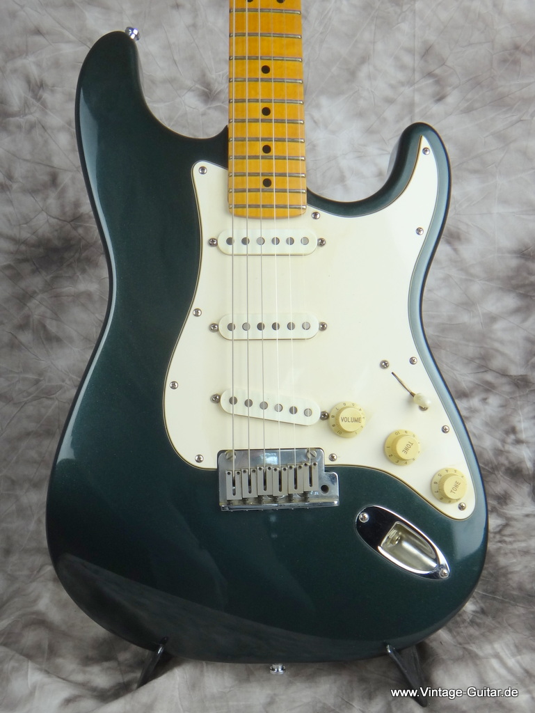 Fender_American-Standard-Stratocaster-Midnight-blue-002.JPG