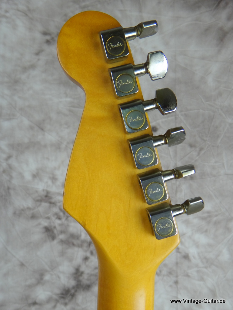 Fender_American-Standard-Stratocaster-Midnight-blue-006.JPG