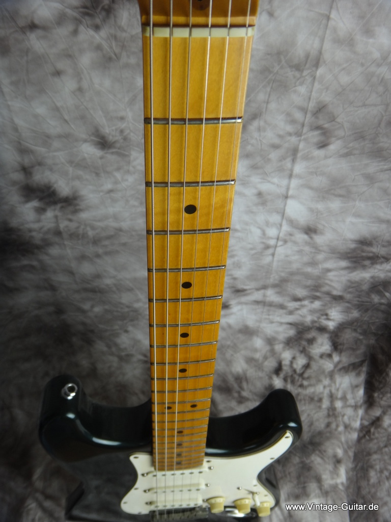 Fender_American-Standard-Stratocaster-Midnight-blue-007.JPG