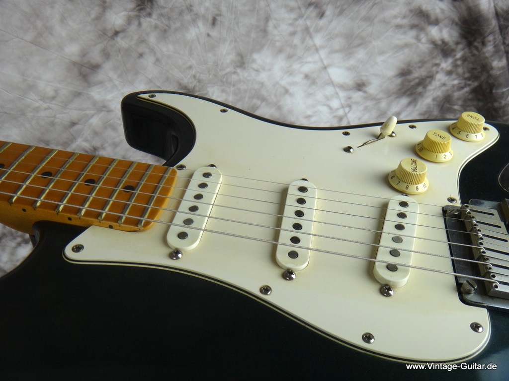 Fender_American-Standard-Stratocaster-Midnight-blue-009.JPG