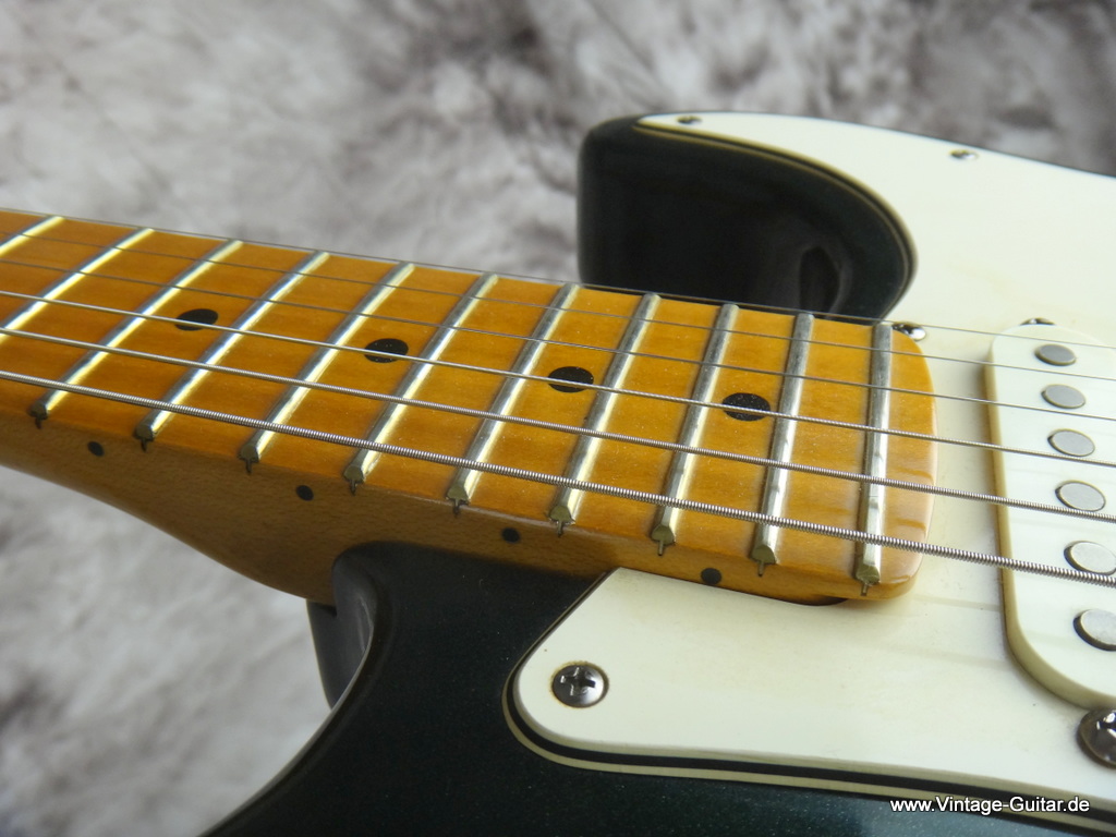 Fender_American-Standard-Stratocaster-Midnight-blue-010.JPG