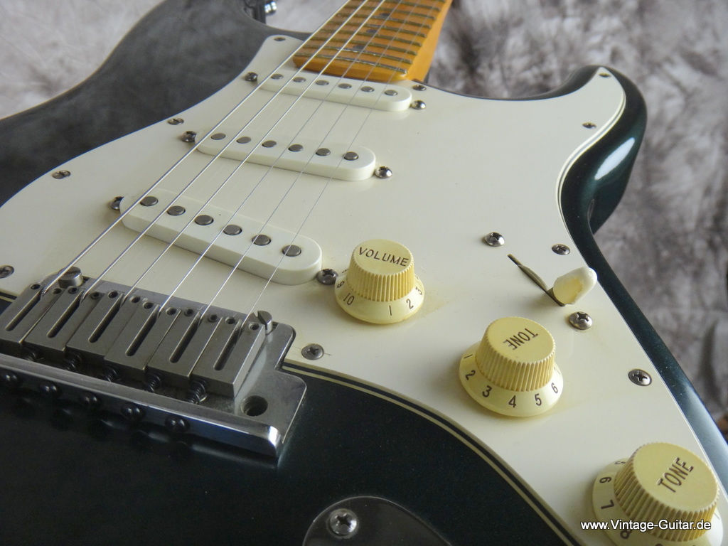 Fender_American-Standard-Stratocaster-Midnight-blue-011.JPG