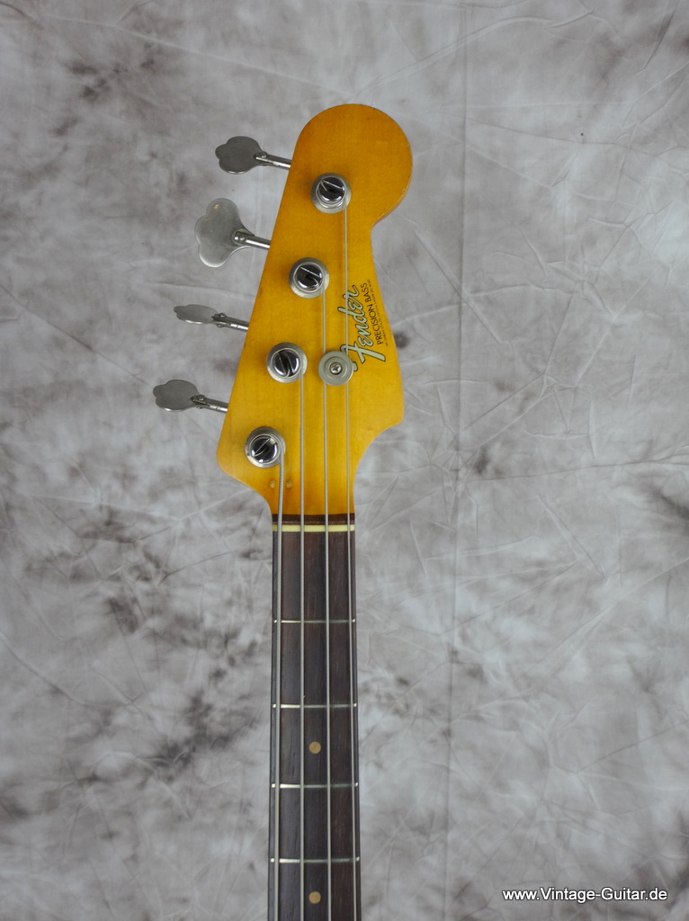 Fender_precision-bass-car_cand_apple_red-1965-003.JPG