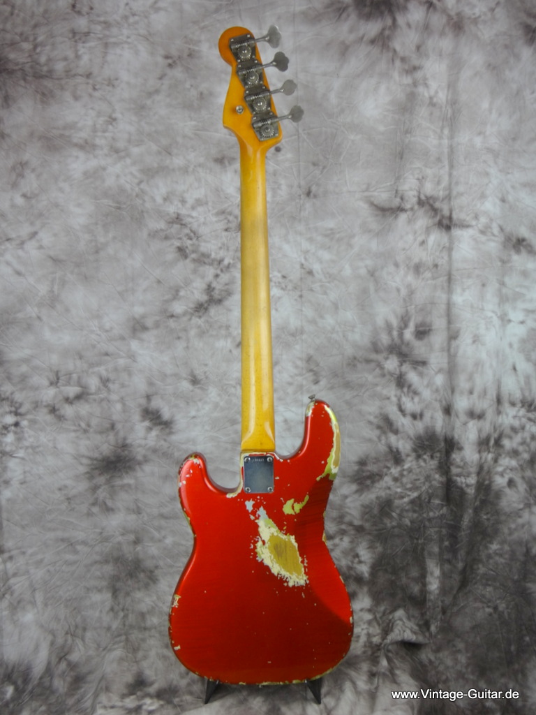 Fender_precision-bass-car_cand_apple_red-1965-004.JPG