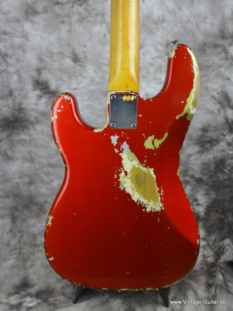 Fender_precision-bass-car_cand_apple_red-1965-005.JPG