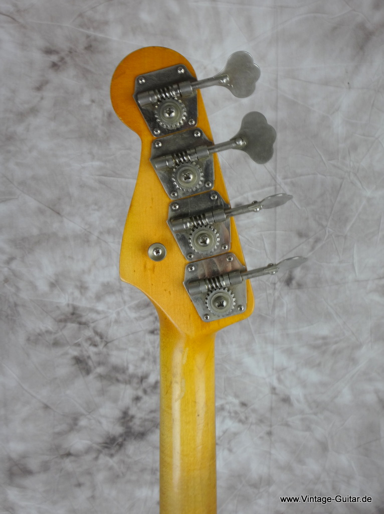 Fender_precision-bass-car_cand_apple_red-1965-006.JPG