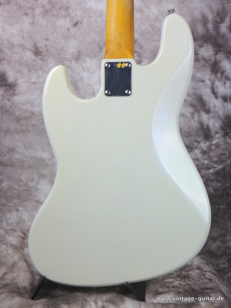 Fender-Jazz-Bass_olympic_white-refinished-matching-headstock-1962-005.JPG