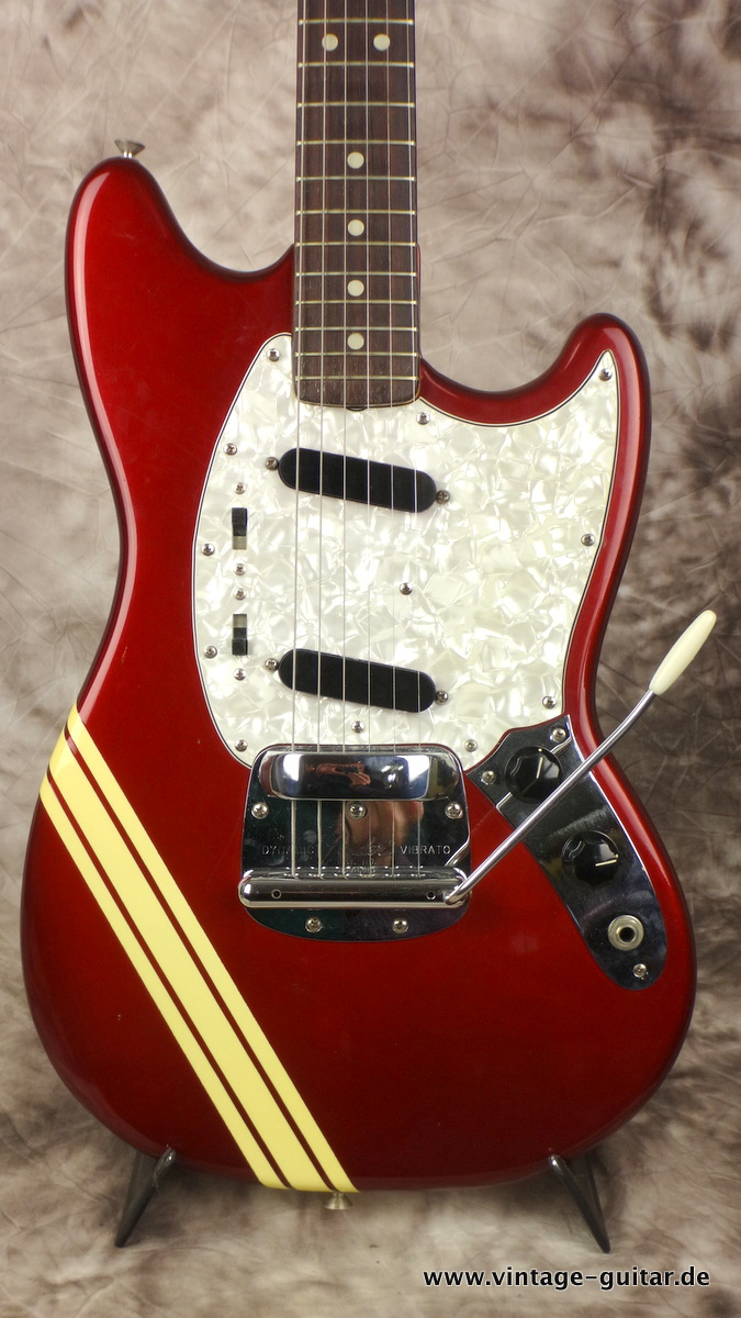 Fender-Mustang-competition-racing-stripe-candy-apple-red-CAR-002.JPG