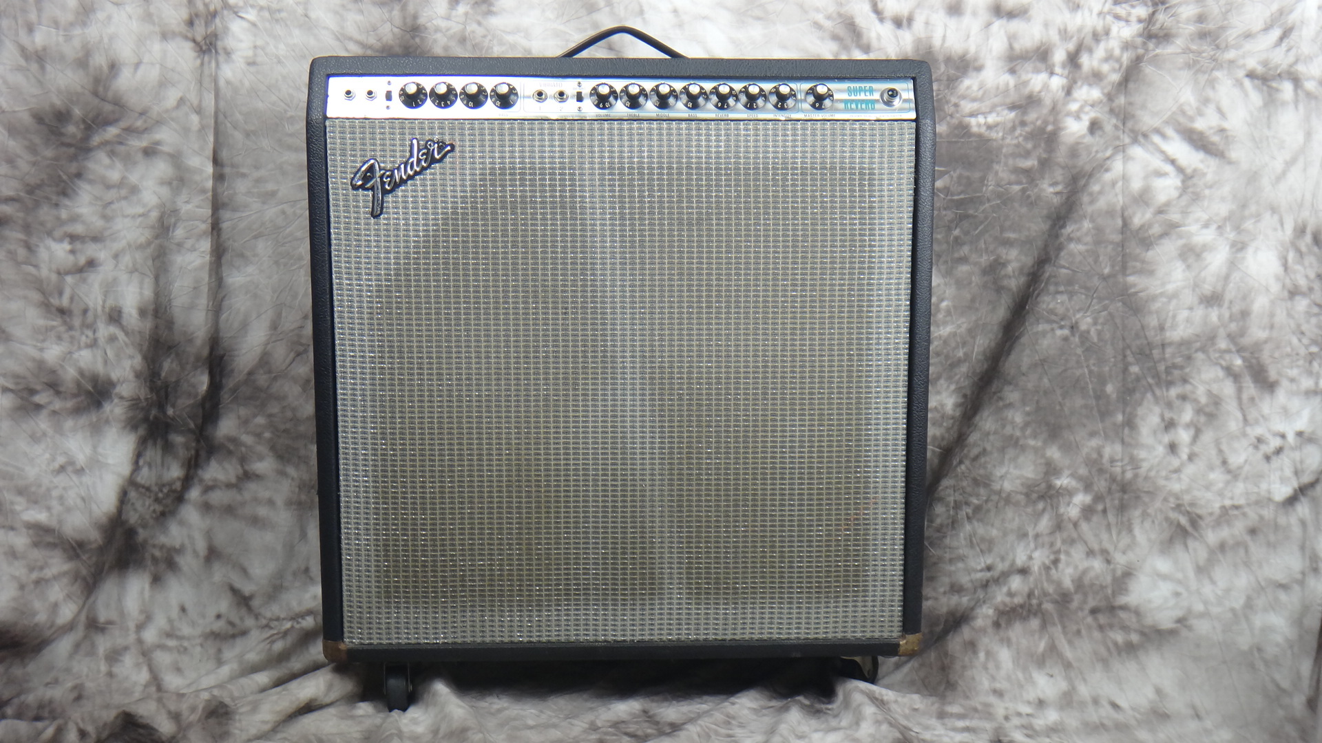 Fender-Super-Reverb_1980-silverface-001.JPG