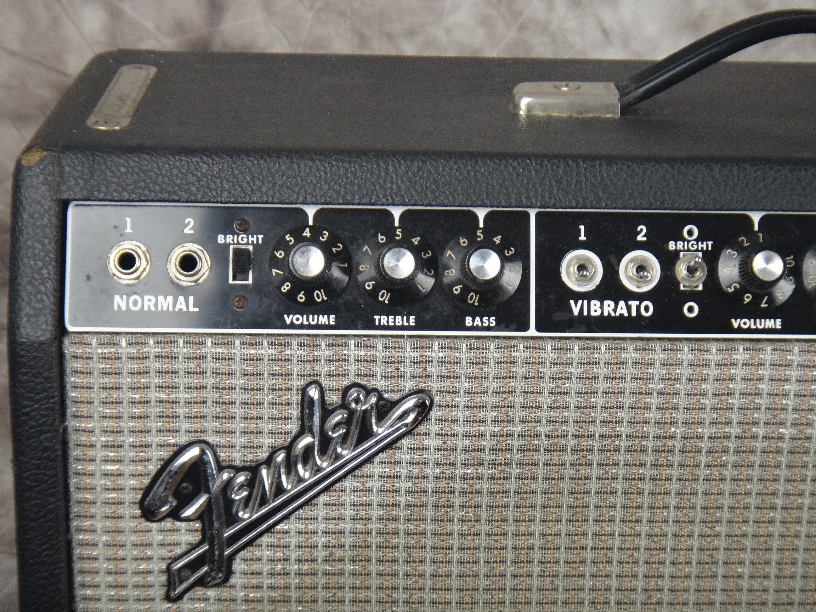 Fender-Vibrolux_Reverb-1978-silverface-002.JPG