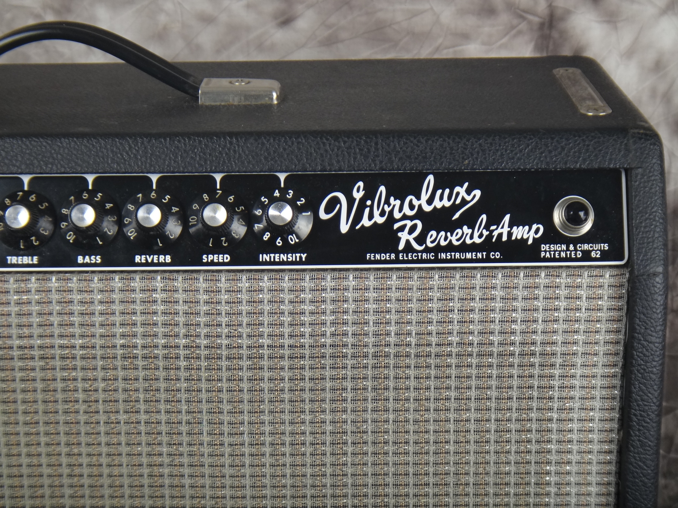 Fender-Vibrolux_Reverb-1978-silverface-003.JPG