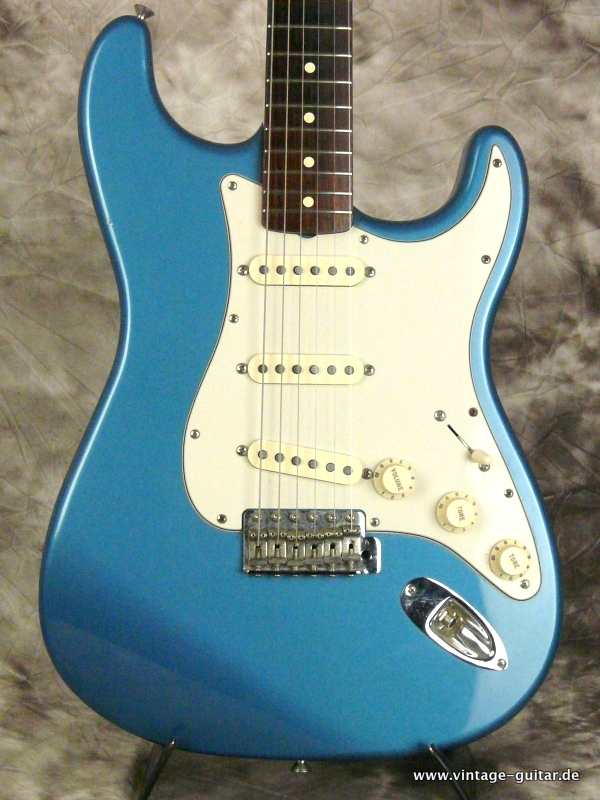 fender-Stratocaster-1999-Lake-placid-blue-Classic-player-002.JPG
