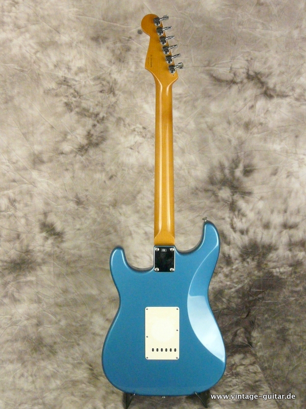 fender-Stratocaster-1999-Lake-placid-blue-Classic-player-004.JPG