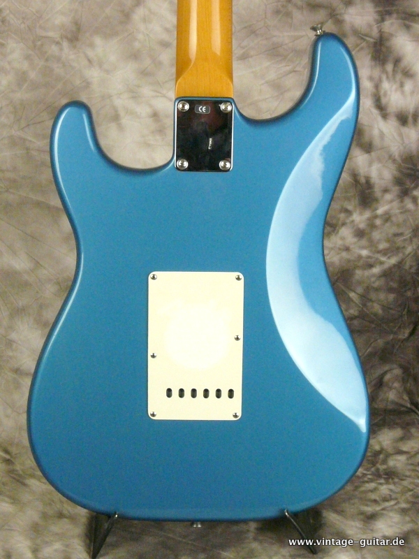 fender-Stratocaster-1999-Lake-placid-blue-Classic-player-005.JPG