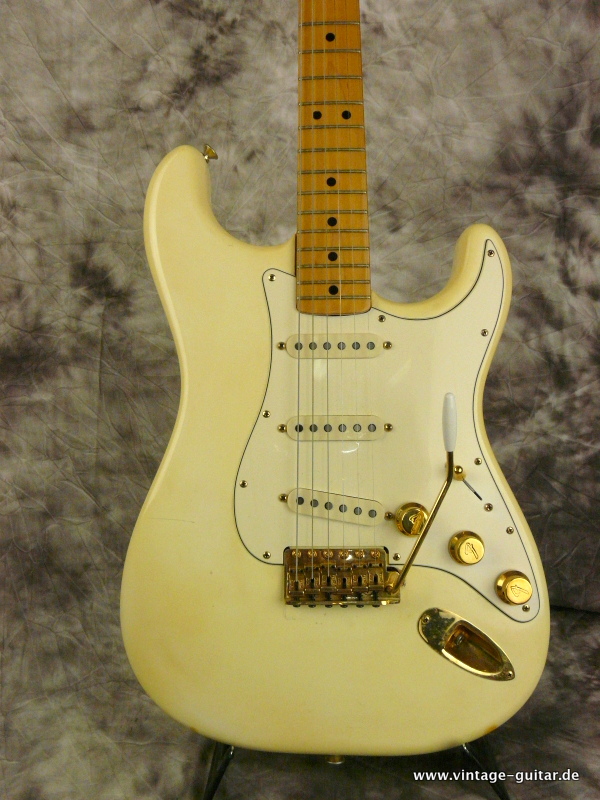 Fender-The-Strat-1982-olympic-white-002.JPG