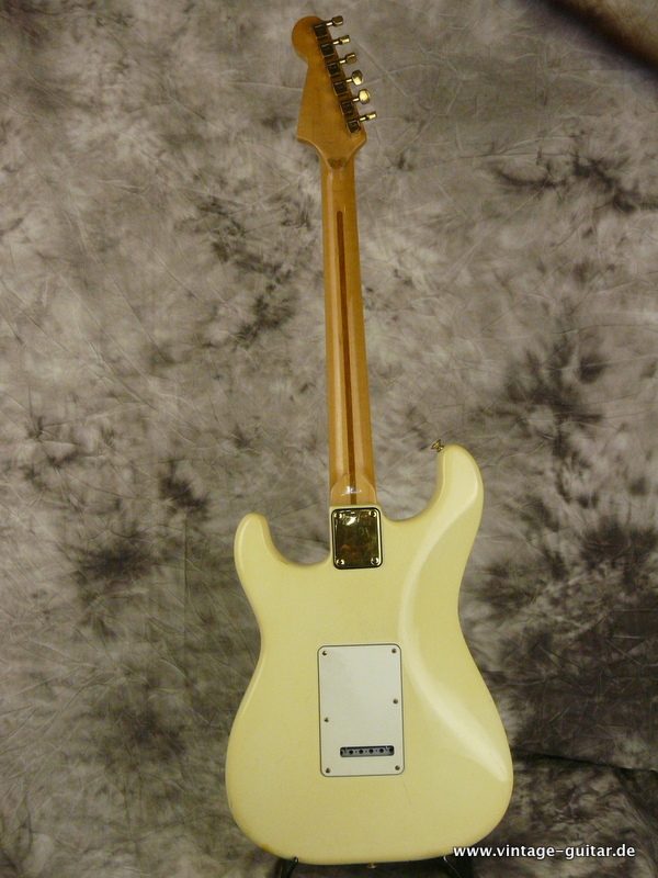 Fender-The-Strat-1982-olympic-white-003.JPG