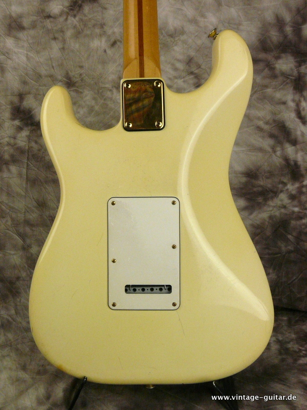 Fender-The-Strat-1982-olympic-white-004.JPG