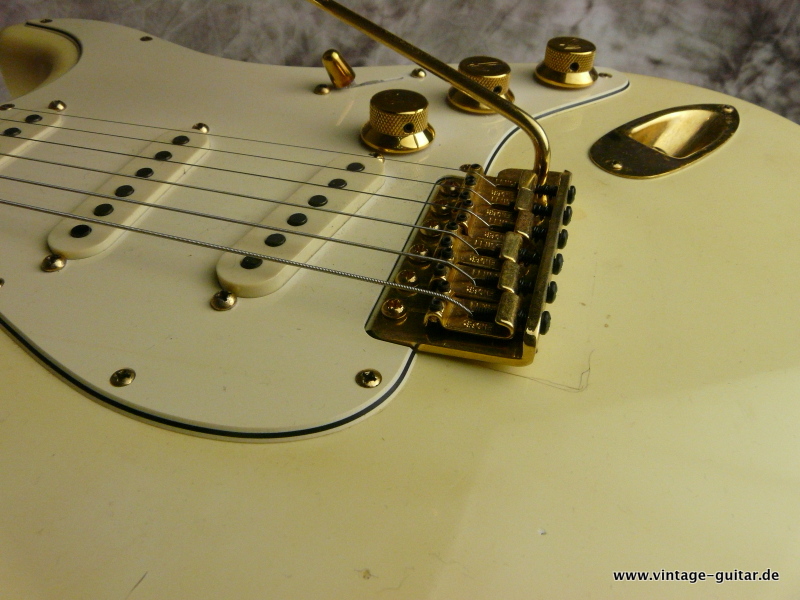 Fender-The-Strat-1982-olympic-white-008.JPG