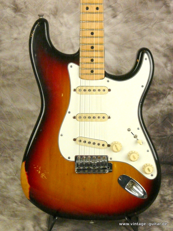 Stratocaster_Fender-1973-sunburst-002.JPG