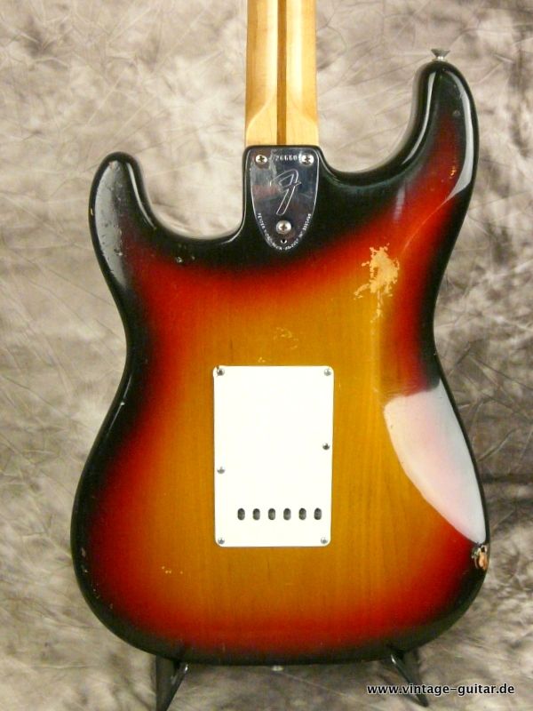 Stratocaster_Fender-1973-sunburst-005.JPG