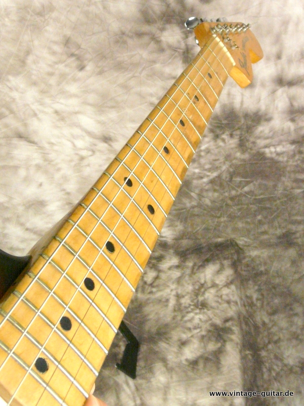Stratocaster_Fender-1973-sunburst-007.JPG
