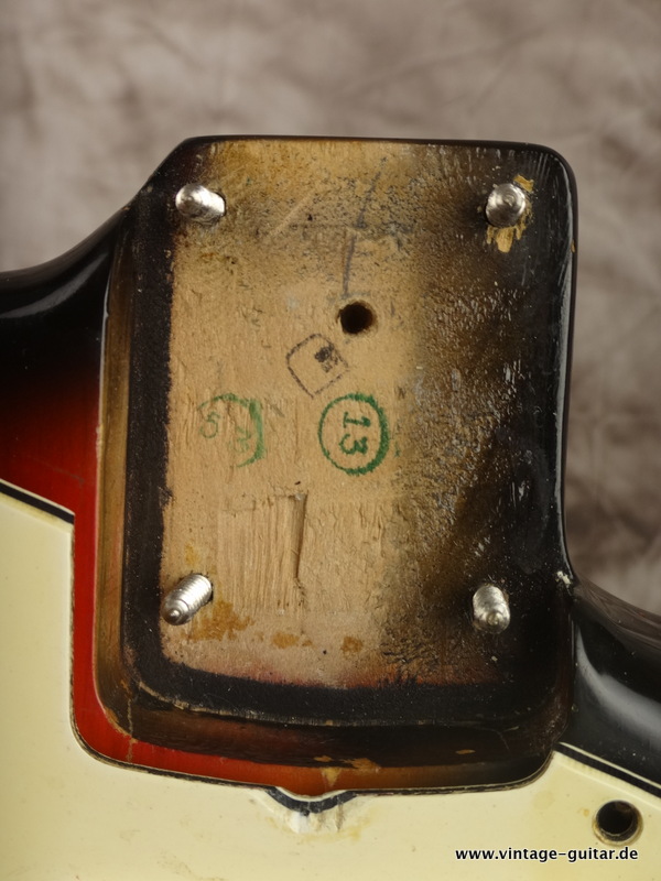 Fender-1969-Stratocaster_sunburst-011.JPG