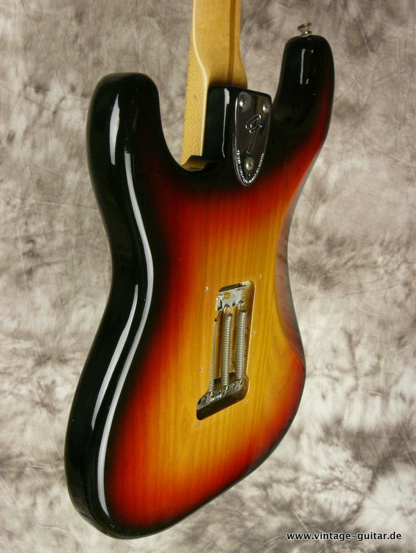Fender_Stratocaster-1977-sunburst_near-mint-007.JPG